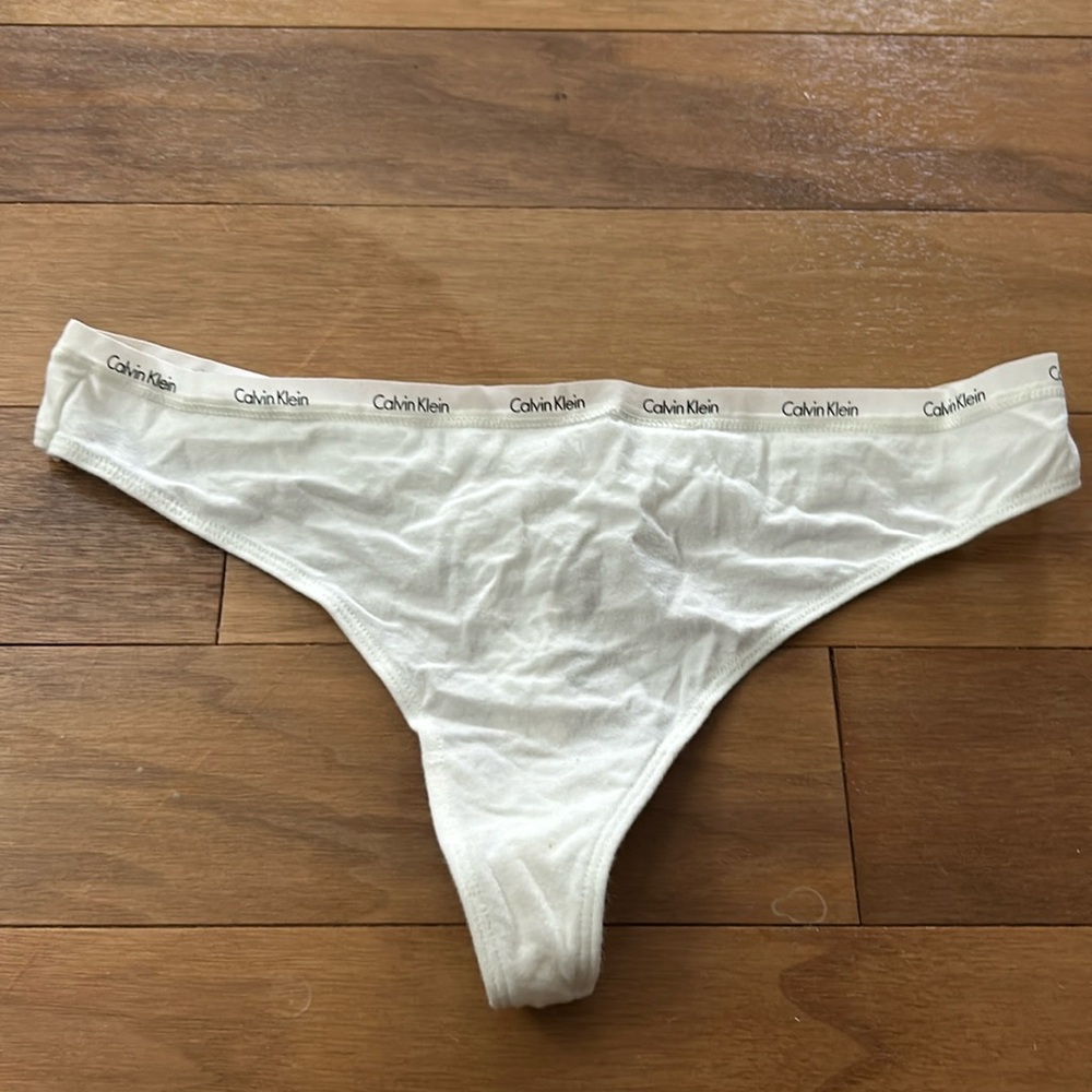 Classic Calvin Klein White Cotton Thong Size M! New Never Worn